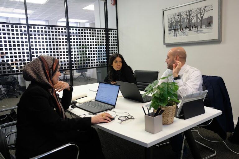 business image 0 185 768x513