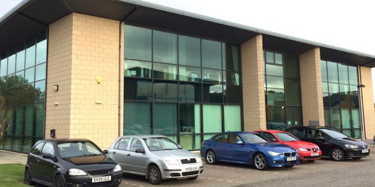 business image 0 205 768x384