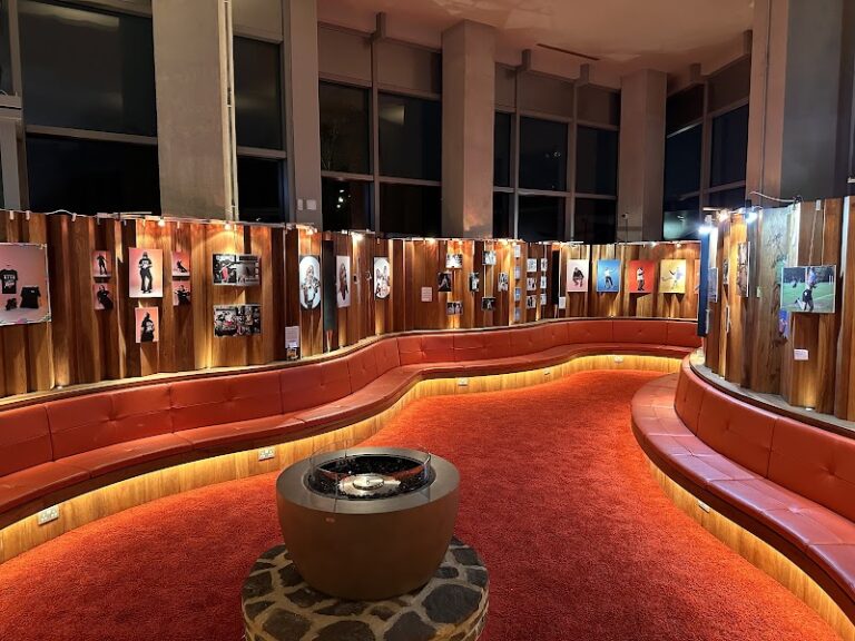 business image 0 239 768x576