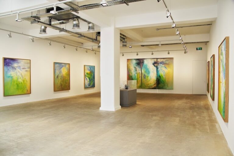 business image 0 267 768x513