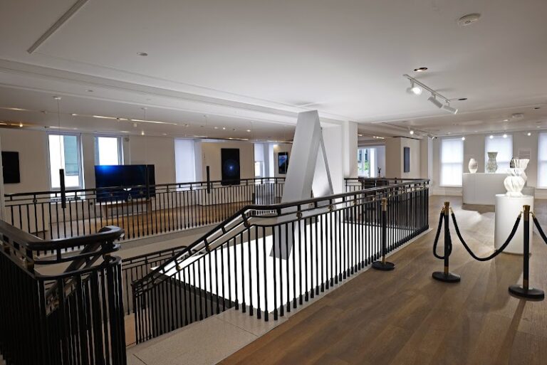 business image 0 280 768x513